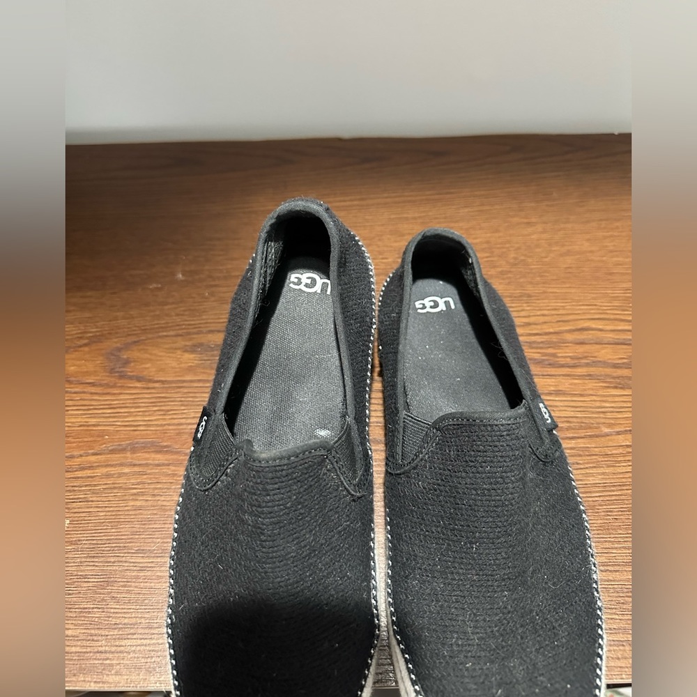 Ugg - Picture 3 of 4